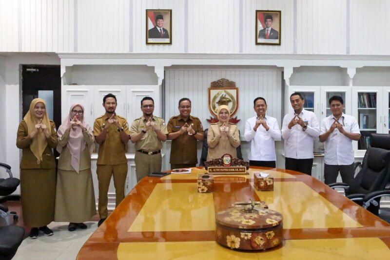 Wawali Kota Makassar, Aliyah Mustika Ilham, menerima audiensi dari BPS Kota Makassar terkait persiapan pelaksanaan Sensus Ekonomi 2026 (SE2026), di Ruang Rapat Wakil Wali Kota Makassar, Selasa (10/3/2026)