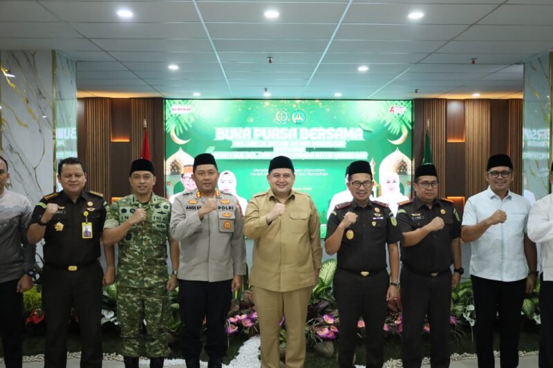 Buka puasa bersama dalam rangka kunjungan kerja Kepala Kejaksaan Tinggi Sulawesi Selatan, yang dilaksanakan oleh Kejaksaan Negeri Makassar di Kantor Kejaksaan Negeri Makassar, Jalan Amanagappa, Selasa (10/3/2026)