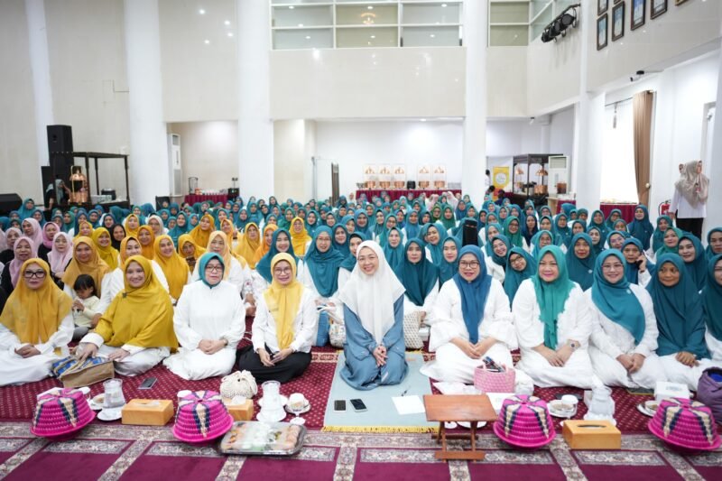 Pengurus TP PKK Makassar, Ketua TP PKK Kecamatan dan kelurahan, Pokja Bunda PAUD serta Dekranasda Kota Makassar bersilaturahmi melalui kegiatan buka puasa bersama, Rabu (11/3/2026)