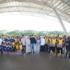 Pemerintah Kota Makassar memberikan paket lebaran untuk Satgas Kebersihan di Tribun Lapangan Karebosi, Minggu (15/3/2026)