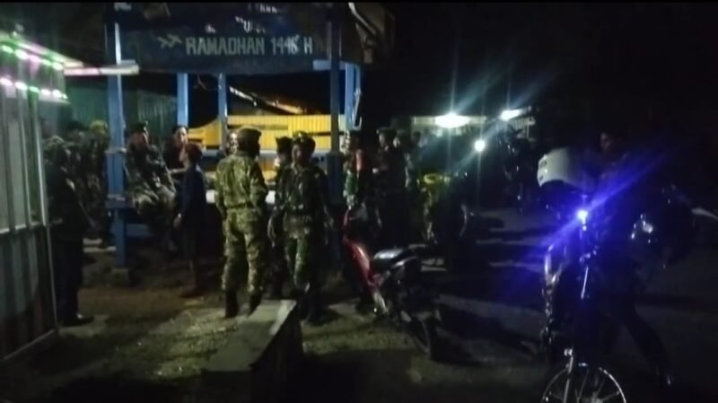 Koramil 1406-03/Maniangpajo menggelar patroli wilayah dan penguatan sistem keamanan lingkungan (Siskamling) pada Minggu malam (15/3/2026)