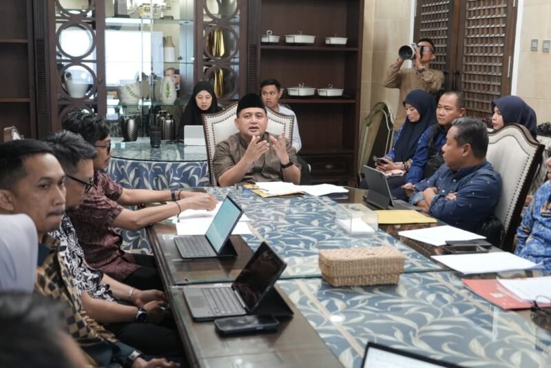 Wali Kota Makassar, Munafri Arifuddin, memimpin rapat persiapan Indonesia Gastrodiplomacy Series (IGS) Diplomatic Tour Makassar 2026 bersama jajaran SKPD lingkup Pemerintah Kota Makassar di Rumah Jabatan Wali Kota, Selasa (17/03/2026)