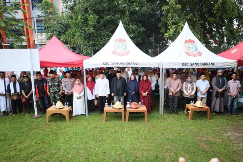 Wali Kota Makassar, Munafri Arifuddin, bersama Ketua TP PKK Melinda Aksa dan jajaran Pemerintah Kota Makassar di Pulau Barrang Lompo, Kecamatan Kepulauan Sangkarrang, Rabu (18/3/2026)
