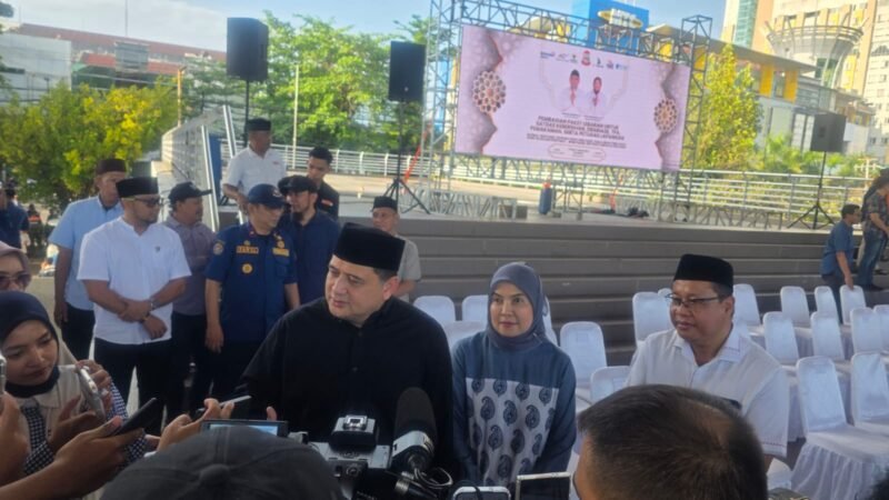 Wali Kota Makassar, Munafri Arifuddin mengajak masyarakat melaksanakan Salat Idulfitri di Lapangan Karebosi, Jumat (20/3/2026)