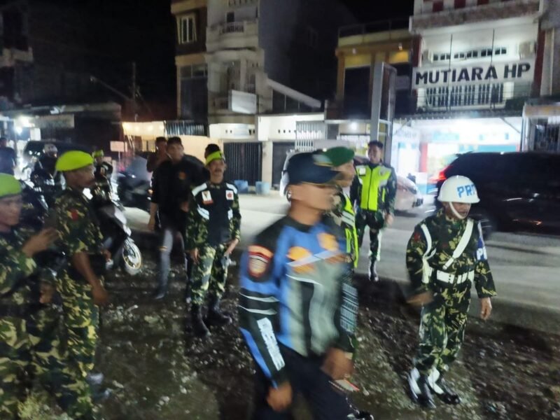 Koramil 1406-10/Pitumpanua menggelar patroli wilayah dan penguatan sistem keamanan lingkungan (Siskamling) pada Senin (23/3/2026)