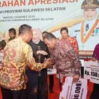 Penghargaan  diserahkan langsung oleh Gubernur Sulawesi Selatan, Andi Sudirman Sulaiman Kepada Bupati Wajo Andi Rosman dalam acara Silaturahmi dan Koordinasi Sinergi Pemprov Sulsel yang berlangsung khidmat di Lapangan Upacara Rujab Gubernur, Jalan Sungai Tangka, Makassar, Minggu malam (29/3/2026)