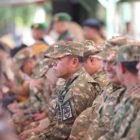 Bupati Wajo, Andi Rosman, hadir langsung dalam Upacara Pembukaan Latihan Dasar Militer (Latsarmil) Komponen Cadangan (Komcad) bagi Aparatur Sipil Negara (ASN) dan Kepala Desa se-Sulawesi Selatan yang digelar di Lapangan Rindam XIV/Hasanuddin, Desa Mata Allo, Kecamatan Bontomarannu, Senin (30/3/2026)