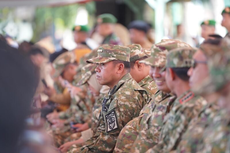 Bupati Wajo, Andi Rosman, hadir langsung dalam Upacara Pembukaan Latihan Dasar Militer (Latsarmil) Komponen Cadangan (Komcad) bagi Aparatur Sipil Negara (ASN) dan Kepala Desa se-Sulawesi Selatan yang digelar di Lapangan Rindam XIV/Hasanuddin, Desa Mata Allo, Kecamatan Bontomarannu, Senin (30/3/2026)