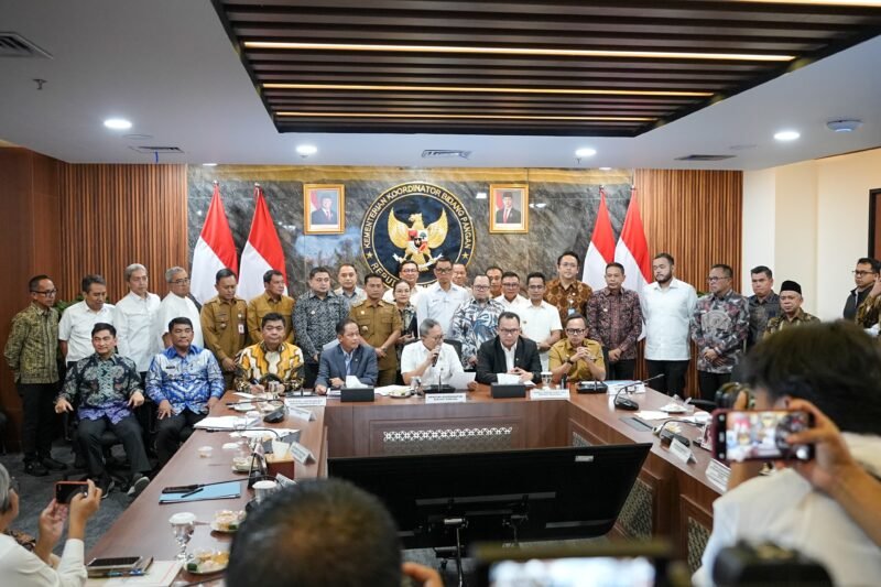 Wali Kota Makassar, Munafri Arifuddin, menghadiri Rapat Koordinasi Terbatas (Rakortas) bersama Menko Pangan Zulkifli Hasan, terkait percepatan implementasi Proyek Strategis Nasional (PSN) PSEL di Jakarta, Selasa (31/03/2026)