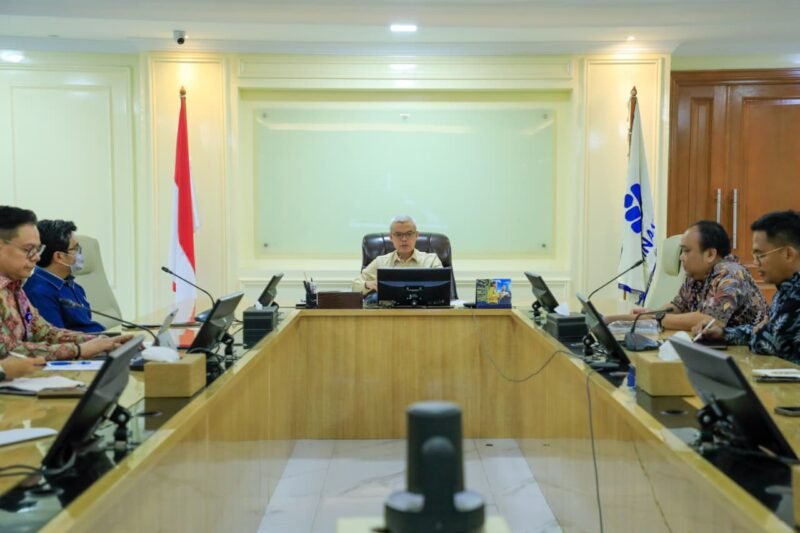 Sekretaris Jenderal Kementerian Ketenagakerjaan (Kemnaker), Cris Kuntadi menerima audiensi Pertamina Corporate University (PCU) membahas potensi kerja sama pemanfaatan fasilitas Balai Besar/Balai Pelatihan Vokasi dan Produktivitas (BBPVP/BPVP) sebagai tempat pelatihan Health, Safety & Environment (HSE) serta pelatihan operator Stasiun Pengisian Bahan Bakar Umum (SPBU), untuk memperkuat kompetensi SDM sektor energi agar lebih terstandar, aman, dan siap kerja