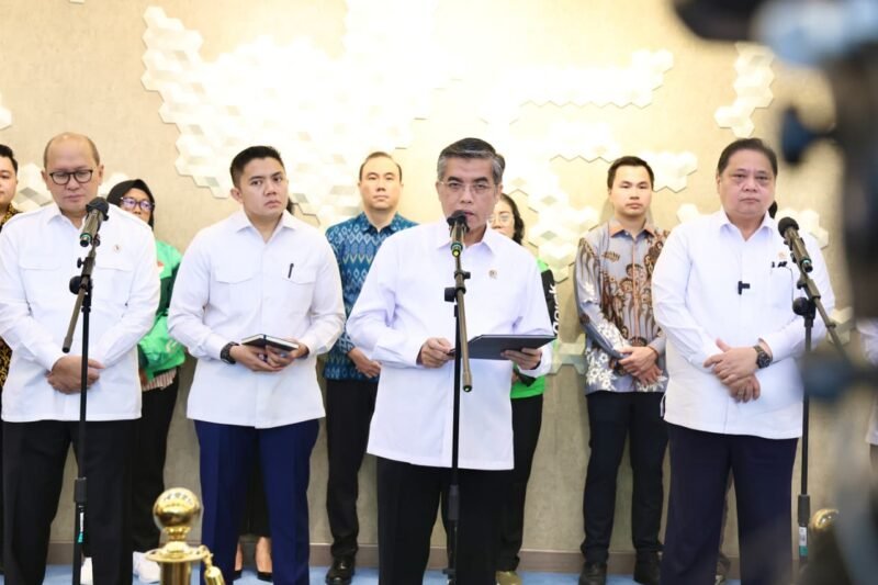Menteri Ketenagakerjaan (Menaker) Yassierli pada konferensi pers kebijakan THR dan Bonus Hari Raya, dan realisasi stimulus ramadan, di Jakarta, Selasa (3/3/2026)