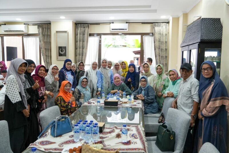 Wakil Wali Kota Makassar, Aliyah Mustika Ilham, menggelar acara Halal Bi Halal bersama Purna Bakti Pegawai Negeri Sipil (PNS) Pemerintah Kota Makassar di Rumah Jabatan Wakil Wali Kota Makassar, Kompleks PDAM, Jalan Dr. Ratulangi, Jumat (3/4/2026)