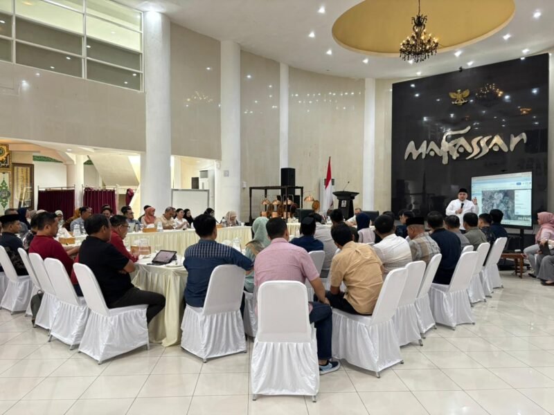 Wali Kota Makassar, Munafri Arifuddin memimpin rapat strategis bersama jajaran kepala SKPD lingkup Pemkot Makassar, Jumat (3/4/2026)