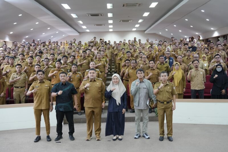 Wali Kota Makassar, Munafri Arifuddin menggelar Rapat Koordinasi, terkait pengelolaan sampah menjadi energi listrik dan penanganan persampahan yang digelar di Ruang Sipakatau, Kantor Balai Kota Makassar, Senin (6/4/2026)