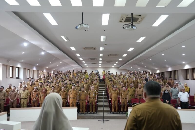 Wali Kota Makassar, Munafri Arifuddin pimpin Rapat Koordinasi  pengelolaan sampah yang digelar di Ruang Sipakatau, Kantor Wali Kota Makassar, Senin (6/4/2026)