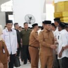 Bupati Wajo, Andi Rosman, didampingi Wakil Bupati dr. Baso Rahmanuddin, secara resmi melepas ribuan Calon Jemaah Haji (CJH) Kabupaten Wajo tahun keberangkatan 2026. Prosesi pelepasan yang berlangsung khidmat ini digelar di Masjid Agung Ummul Quraa Sengkang, Selasa (07/04/2026)