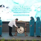 Wali Kota Makassar, Munafri Arifuddin menghadiri Kegiatan Rapat Kerja Tim Penggerak PKK Kota Makassar yang berlangsung di Novotel Grand Shayla Makassar, Rabu (8/4/2026)