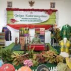 Ibu Masniati, anggota Persit Kartika Chandra Kirana (KCK) Cabang XXIV Dim 1406 Wajo, terpilih untuk memamerkan mahakarya tenun sutera khas Sengkang dalam ajang bergengsi