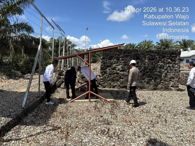 Satuan Intelijen dan Keamanan (Sat Intelkam) Polres Wajo melakukan pengecekan dan pengawasan (check control) terhadap gudang penyimpanan bahan peledak komersial milik Energy Equity Epic (EEES) Sengkang di Dusun Callaccu, Desa Mattirowalie, Kecamatan Maniangpajo, Kabupaten Wajo, Senin (13/4/2026)