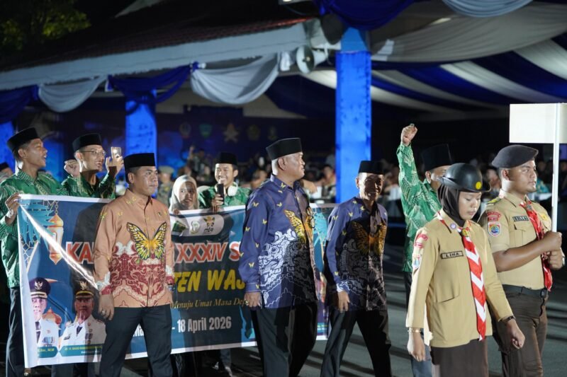 Bupati Wajo, Andi Rosman, menghadiri langsung upacara pembukaan Musabaqah Tilawatil Qur’an (MTQ) XXXIV tingkat Provinsi Sulawesi Selatan yang digelar meriah di Lapangan Pallantikang, Kabupaten Maros, Minggu (12/4/2026)