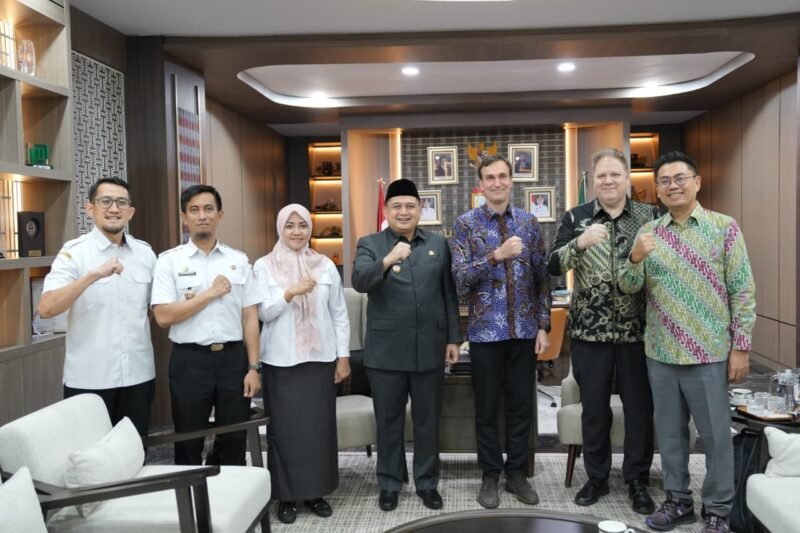 Wali Kota Makassar, Munafri Arifuddin menerima kunjungan Duta Besar Finlandia untuk Indonesia, Pekka Kaihilahti, di Balai Kota, Rabu (15/04/2026).