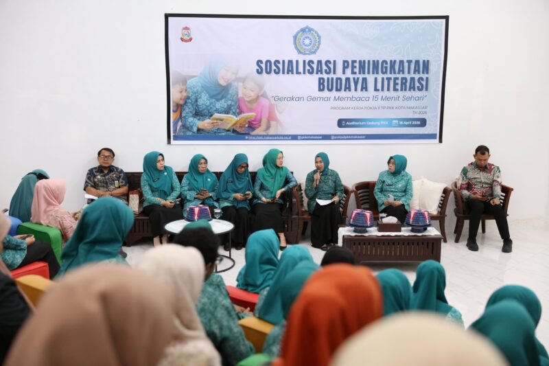 Tim Penggerak (TP) PKK Kota Makassar menggelar sosialisasi peningkatan budaya literasi bertajuk Gerakan Gemar Membaca 15 Menit Sehari di Auditorium Gedung PKK Kota Makassar, Kamis (16/4/2026)