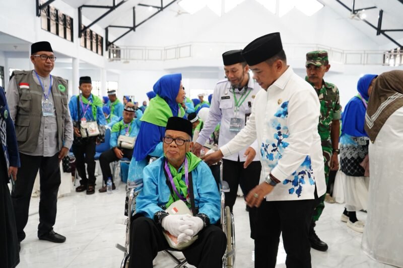 Bupati Wajo, Andi Rosman, bersama Wakil Bupati Wajo, dr. Baso Rahmanuddin, secara resmi melepas ratusan Jemaah Calon Haji (JCH) Kabupaten Wajo dalam sebuah prosesi khidmat di Baruga Lasangkuru Islamic Center Palaguna, Desa Lempa, Kecamatan Pammana, Rabu (22/4/2026) pagi