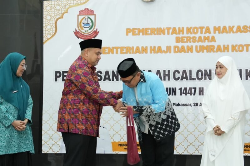 Wali Kota Makassar, Munafri Arifuddin didampingi Ketua TP PKK Kota Makassar, Melinda Aksa menghadiri prosesi pelepasan berlangsung di Rumah Jabatan Wali Kota Makassar Baruga Anging Mammiri, Rabu (29/4/2026)