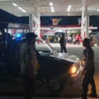 Guna menjamin rasa aman bagi masyarakat, personel Polsek Tempe Polres Wajo mengintensifkan kegiatan patroli biru (blue light patrol) di wilayah hukum Kecamatan Tempe, Sabtu malam (2/5/2026)