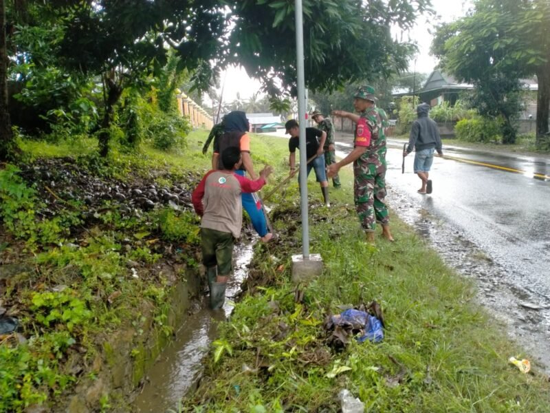 Personel Koramil 1406-05/Majauleng menunjukkan aksi nyata dalam menjaga kelestarian lingkungan dan kesehatan masyarakat. Dipimpin oleh Serka Muh. Ishaq Syam, jajaran Koramil bersama masyarakat setempat melaksanakan kegiatan karya bakti pembersihan lingkungan di Kelurahan Limpomajang, Kecamatan Majauleng, Kabupaten Wajo, pada Senin (11/5/2026)