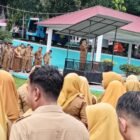Sekda Wajo Armayani memimpin Apel Pagi ASN di lingkungan Pemkab Wajo, Senin (11/5/2026)