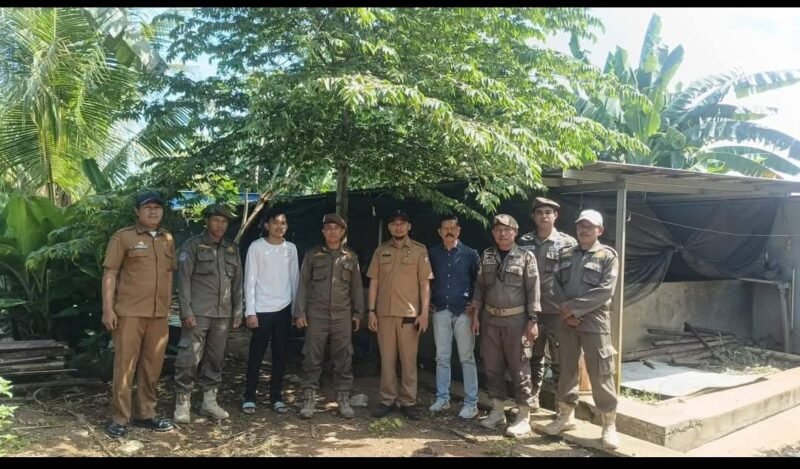 Camat Tamalate, Muhammad Aril Syahbani, turun langsung melakukan peninjauan ke lokasi, bersama unsur Bantuan BKO Satpol PP Kecamatan Tamalate, Selasa (12/5/2026)
