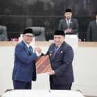 Wali Kota Makassar, Munafri Arifuddin, menghadiri Rapat Paripurna DPRD Kota Makassar dengan agenda pengumuman masa persidangan ketiga Tahun Sidang 2025/2026, yang dirangkaikan dengan penyampaian rekomendasi terhadap LKPJ Wali Kota Makassar Tahun 2025, di Kantor Balai Kota Makassar, Rabu (13/5/2026)