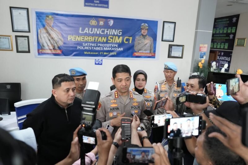 Wali Kota Makassar, Munafri Arifuddin, hadir dan meresmikan langsung layanan penerbitan Surat Izin Mengemudi (SIM) C1 di Satuan penyelenggaran administrasi surat izin mengemudi (Satpas SIM)  Polrestabes Makassar, Kamis (21/05/2026)