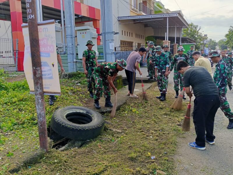 Merespons cepat arahan Presiden Republik Indonesia terkait penetapan status darurat sampah nasional, Kodim 1406/Wajo bersama Pemerintah Daerah Kabupaten Wajo menggelar aksi kerja bakti gabungan skala besar di wilayah Kecamatan Tempe, Jumat (22/5/2026)
