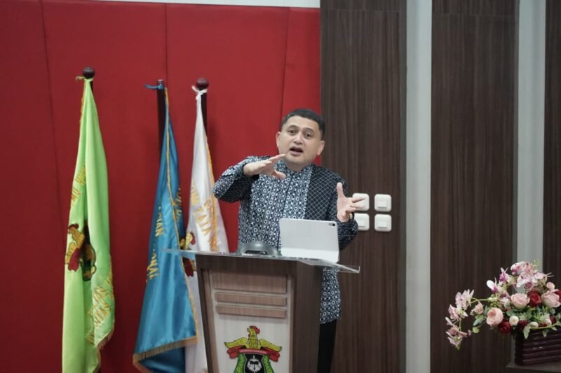 Wali Kota Makassar, Munafri Arifuddin,  membawakan kuliah umum bertema 