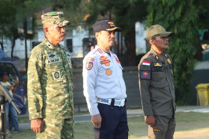 jajaran Kodim 1406/Wajo bersama Polres Wajo dan instansi terkait menggelar Apel Gelar Pasukan Pengamanan Malam Takbiran. Kegiatan ini berlangsung khidmat di Lapangan Merdeka, Jalan Masjid Raya, Kecamatan Tempe, Kabupaten Wajo, Selasa (26/5/2026)