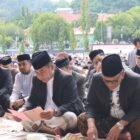 Bupati Wajo, Andi Rosman, bersama Wakil Bupati, dr. Baso Rahmanuddin, tampak kompak melaksanakan ibadah salat Iduladha 1447 Hijriah di Masjid Agung Ummul Quraa Sengkang, Rabu (27/5/2026)