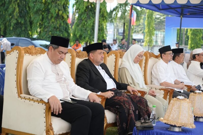 Wali Kota Makassar, Munafri Arifuddin,didampingi Ketua TP PKK Kota Makassar, Melinda Aksa menghadiri dan membuka Festival Keberkahan Kurban 1447 Hijriah/2026 yang digelar Bosowa Peduli di halaman Masjid Agung 45, Rabu (27/05/2026)