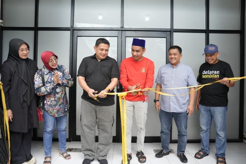 Ketua IKA FH Unhas, Munafri Arifuddin meresmikan sekretariat baru IKA FH Unhas di Sekretariat IKA FH Unhas, Jalan AP Pettarani, Makassar, Kamis (28/5/2026)
