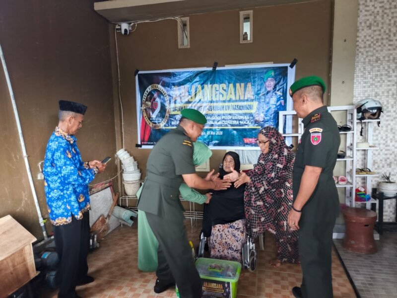 Jajaran Kodim Wajo menyambangi kediaman para Veteran Republik Indonesia dan Warakawuri yang tersebar di wilayah Kabupaten Wajo, Sulawesi Selatan, pada Jumat (29/5/2026)