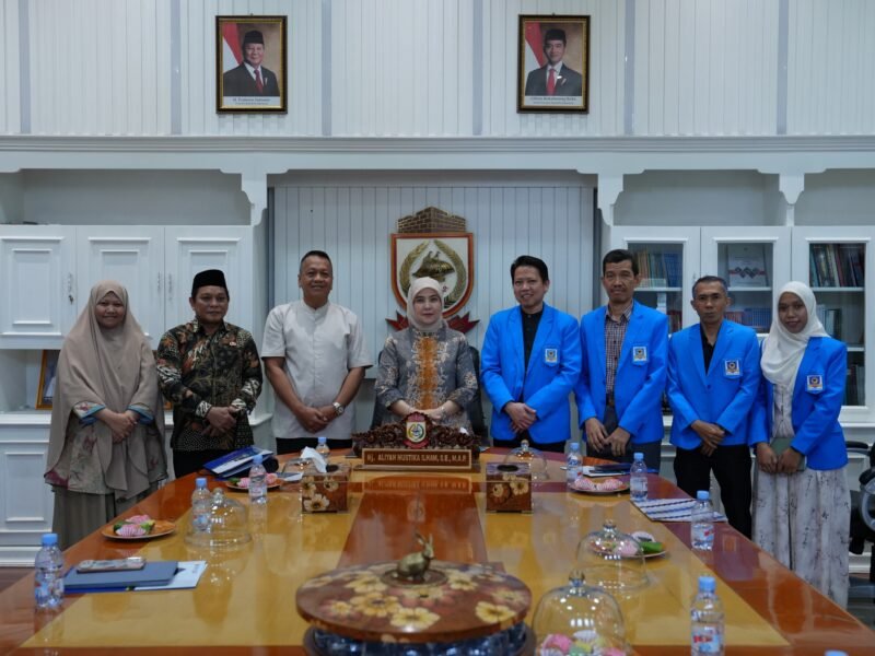 Wakil Wali Kota Makassar, Aliyah Mustika Ilham menerima audiensi dari Universitas Fajar terkait pelaksanaan Program KKN Berdampak Tahun 2026 yang mengusung orientasi pemberdayaan, inovasi, dan keberlanjutan di Ruang Rapat Wakil Wali Kota, Kantor Wali Kota Makassar, Jalan Ahmad Yani No. 2, Makassar, Jumat (29/5/2026)