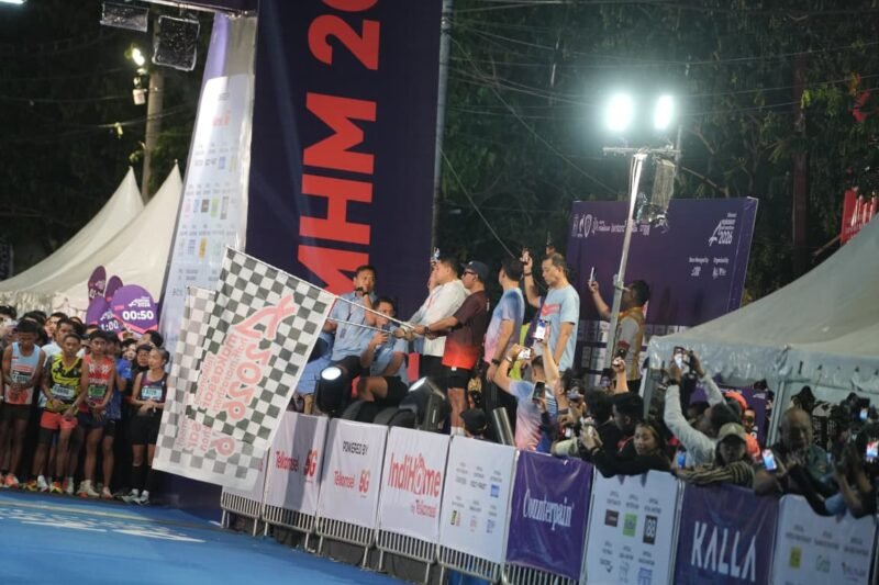 Wali Kota Makassar, Munafri Arifuddin melepas Half Marathon 2026, Sabtu (30/5/2026)