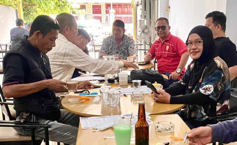 Jajaran redaksi Media Sinergi Group menggelar rapat internal strategis dalam rangka konsolidasi menyambut Konferensi Cabang (Konfercab) Persatuan Wartawan Indonesia (PWI) Provinsi Sulawesi Selatan di Warkop Sipulung, Jalan Andi Marga Amirullah, Sengkang, Kabupaten Wajo, pada Kamis (28/5/2026).