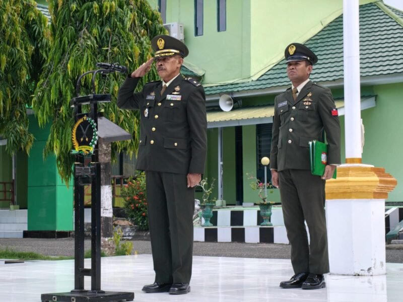Kodim 1406/Wajo menggelar Upacara Bendera dalam rangka memperingati Hari Lahir Pancasila Tahun 2026. Kegiatan yang berlangsung penuh khidmat ini dilaksanakan di Lapangan Makodim 1406/Wajo, Jl. Kejaksaan No. 55, Kelurahan Bulupabbulu, Kecamatan Tempe, Kabupaten Wajo, Senin (1/6/2026)