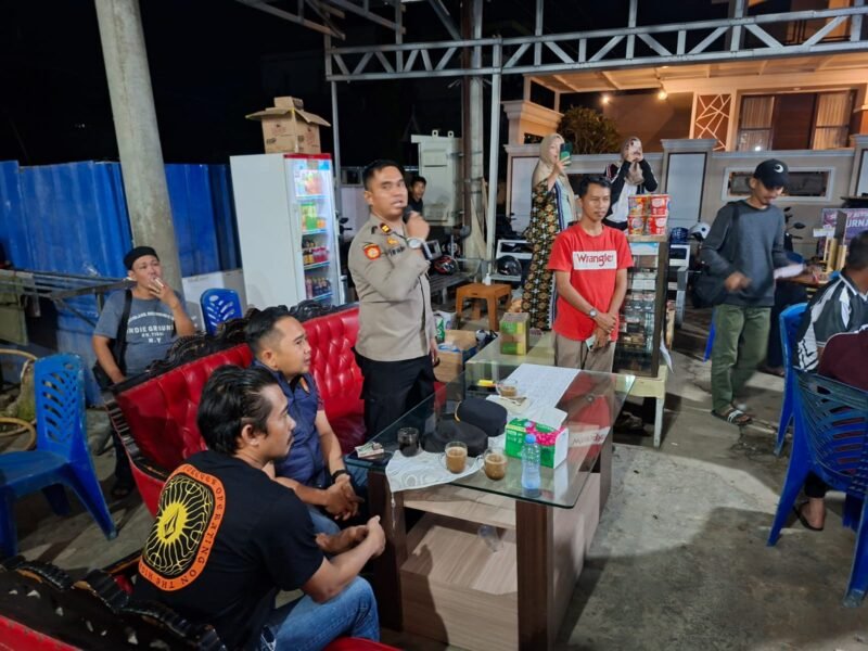 Dalam rangka menjaga keamanan dan ketertiban masyarakat (kamtibmas), jajaran Polsek Tempe Polres Wajo melaksanakan Kegiatan Patroli Biru (Blue Light Patrol) pada Sabtu (6/6/2026) malam