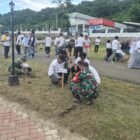 personel Koramil 1406-06/Pammana yang dipimpin langsung oleh Danramil Kapten Inf Ibrahim Bahar, menggelar aksi Karya Bhakti penanaman pohon bersama masyarakat di Desa Lempa, Kecamatan Pammana, Kabupaten Wajo, Selasa (9/6/2026)