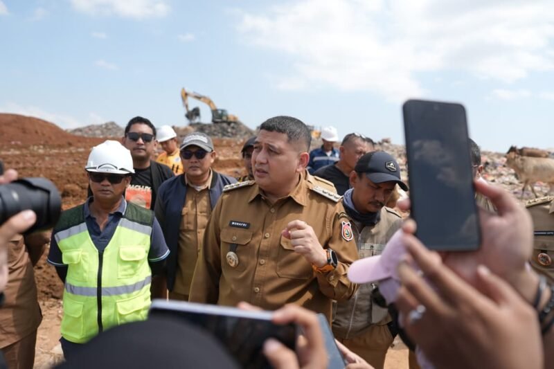 Wali Kota Makassar, Munafri Arifuddin meninjau langsung progres pembenahan dan penimbunan di kawasan TPA Antang, Kecamatan Manggala, Selasa (9/6/2026)