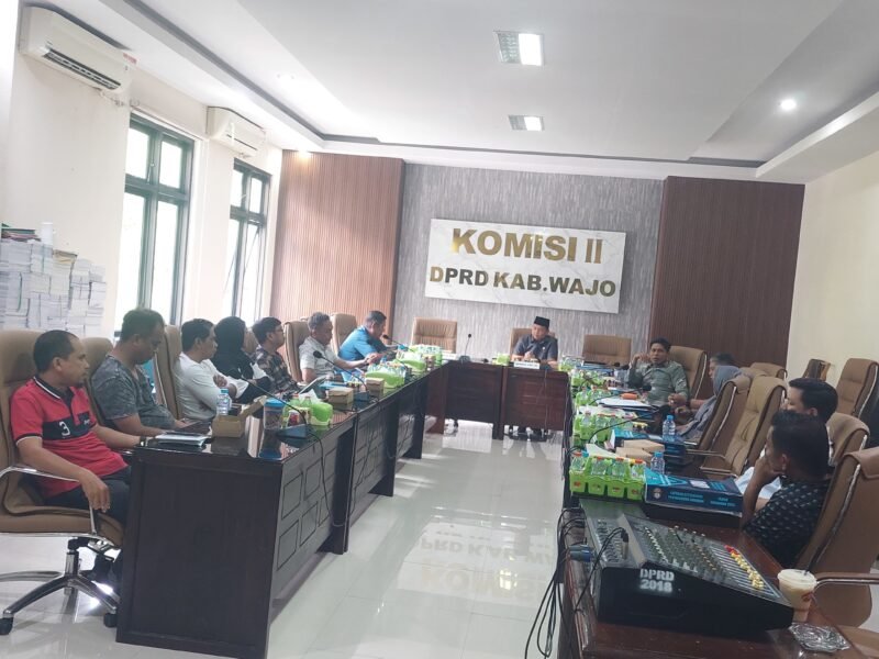 Komisi I DPRD Kabupaten Wajo menerima aspirasi Forum Organisasi Media Daerah (FORMADA) terkait pengembalian anggaran media di DPRD Wajo dalam Rapat Dengar Pendapat (RDP) yang digelar di ruang rapat DPRD Wajo, Jumat (12/6/2026)