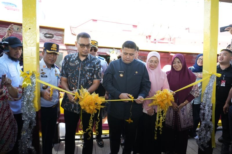 Wali Kota Makassar, Munafri Arifuddin meresmikan peluncuran Pete-pete Laut di Dermaga Pulau Barrang Lompo, Kecamatan Kepulauan Sangkarrang, Jumat (12/6/2026)